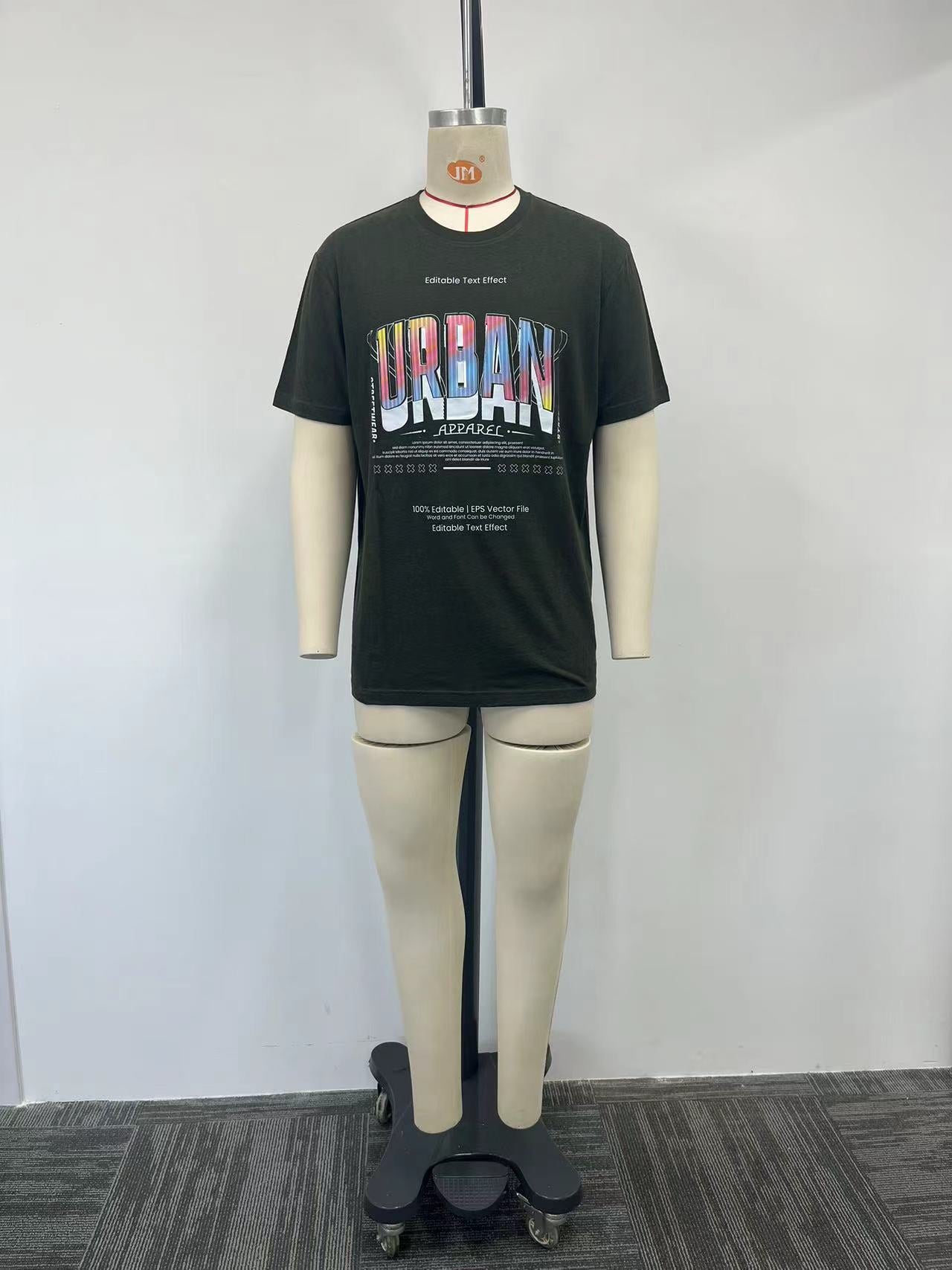T-shirt a gradual change of colors and a printed pattern