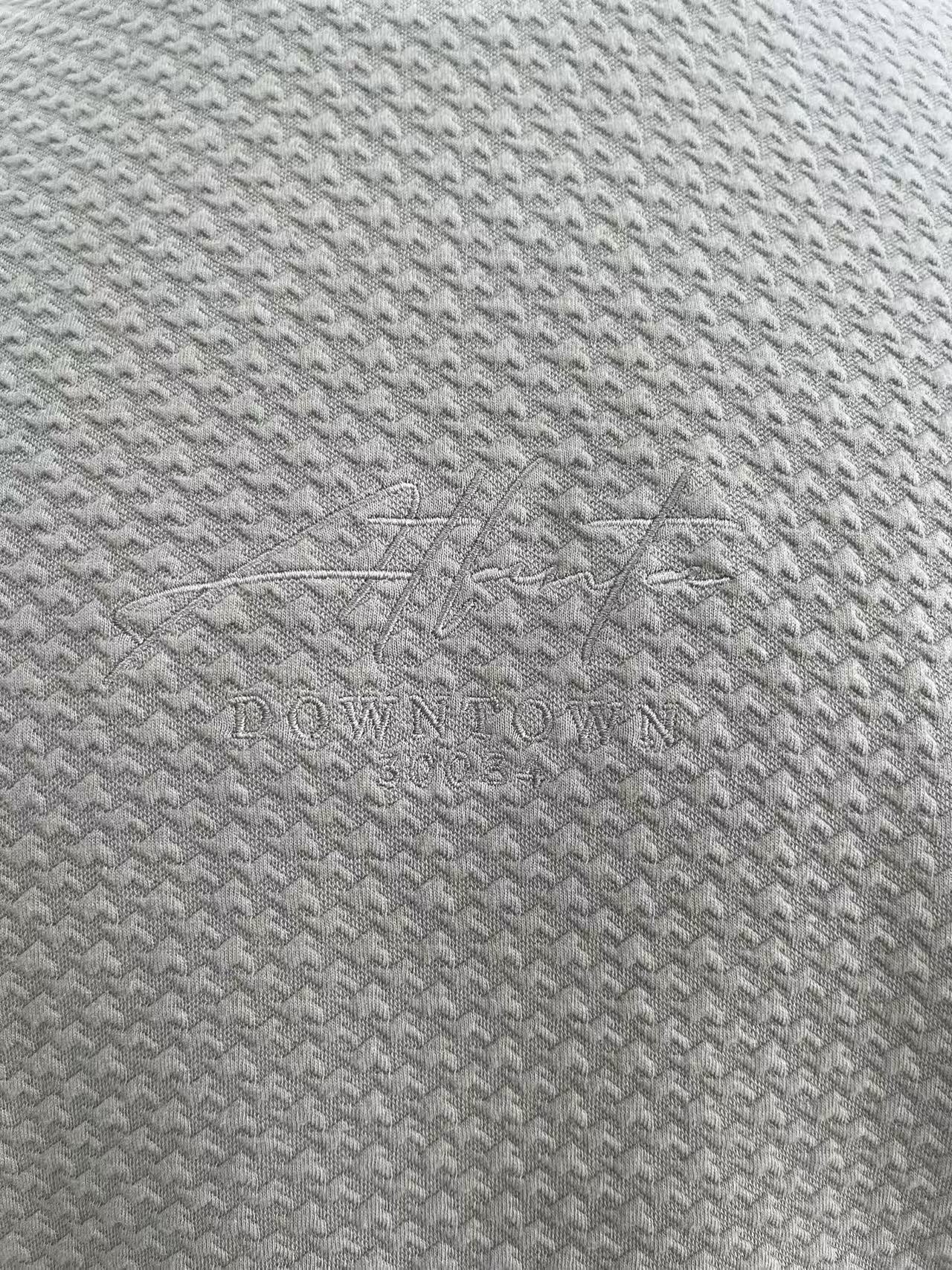 Jacquard fabric men T-shirt with embroidery