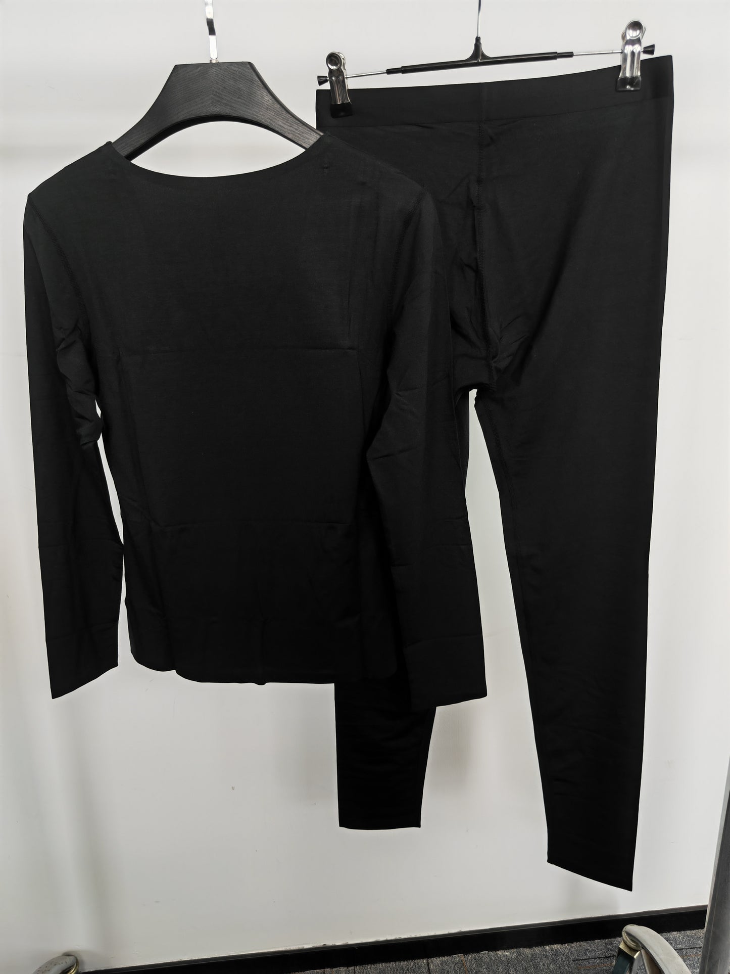 Lady's black long-sleeved modal pajama set