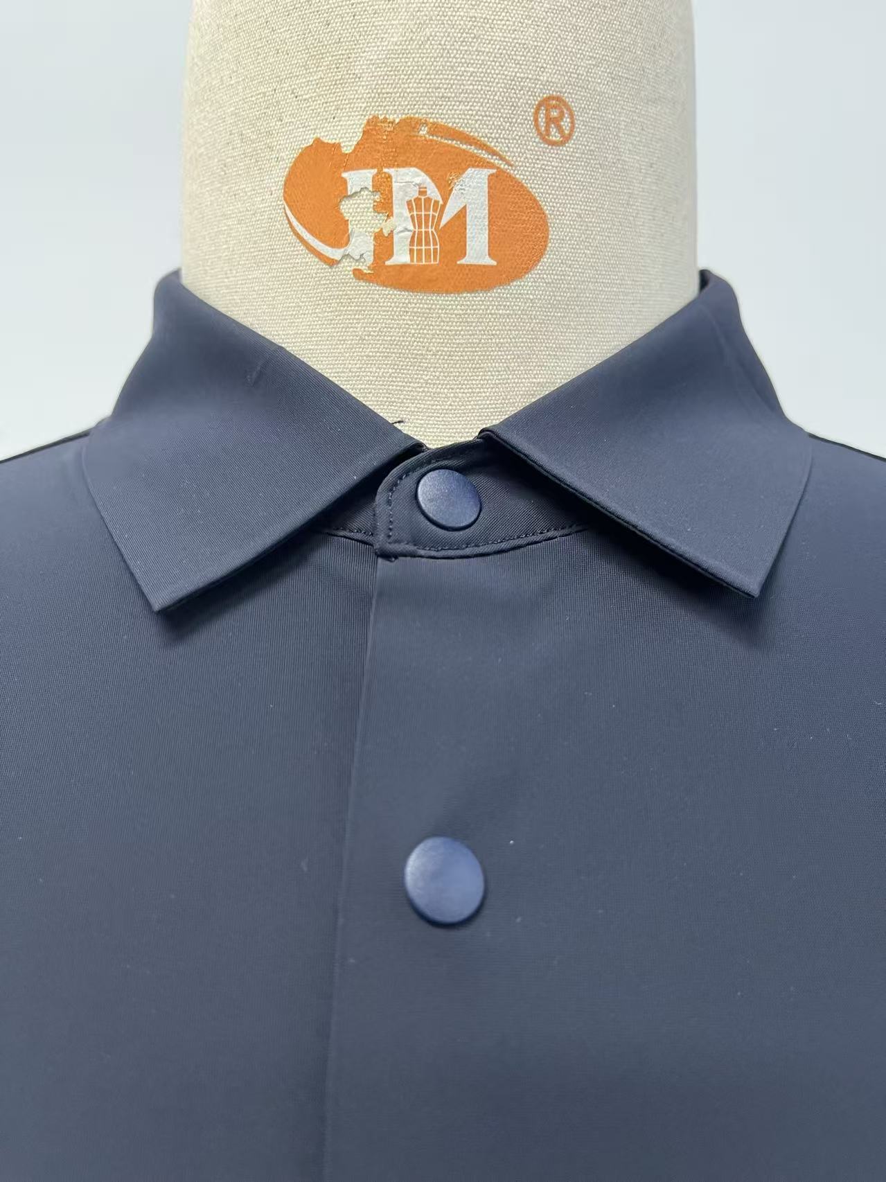 Seamless men's shirt