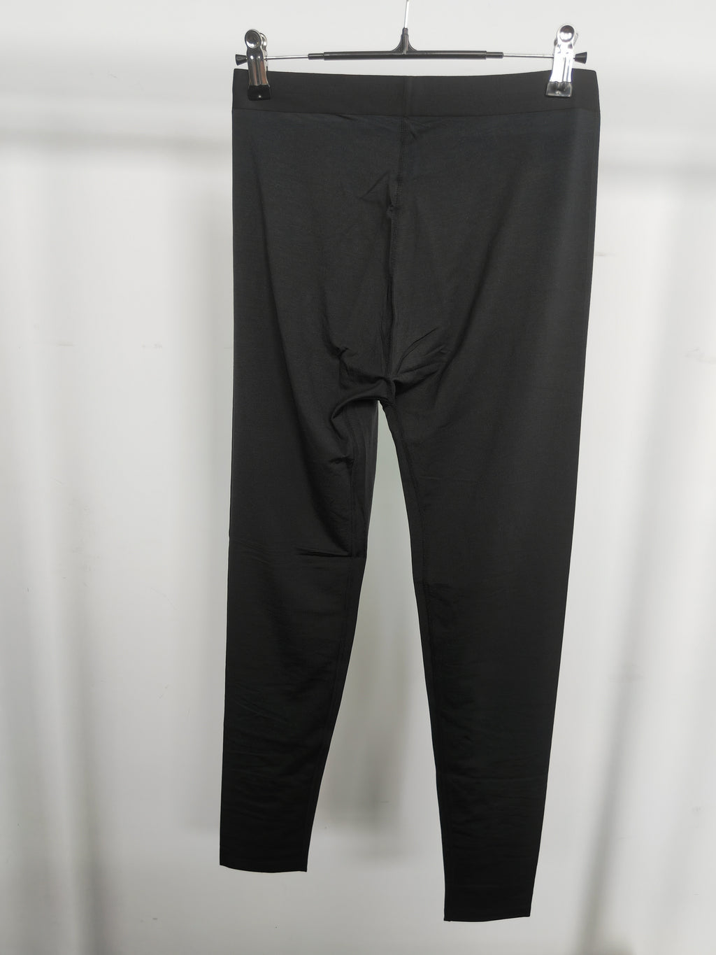 Lady's black long-sleeved modal pajama set