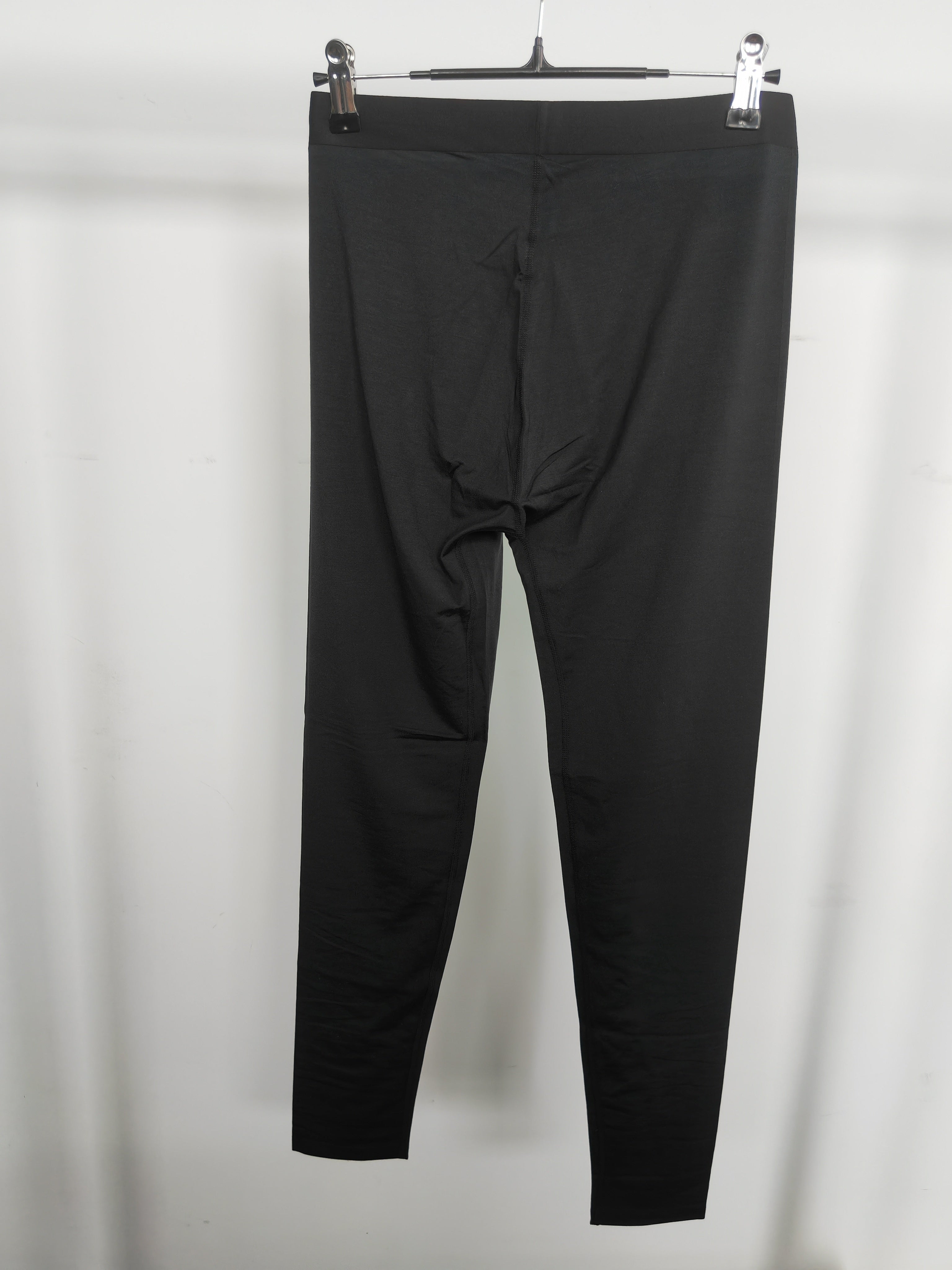 Lady's black long-sleeved modal pajama set