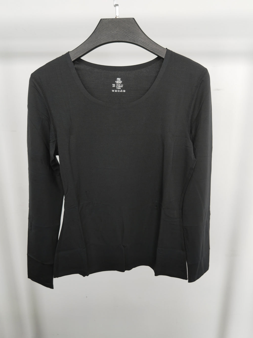 Lady's black long-sleeved modal pajama set