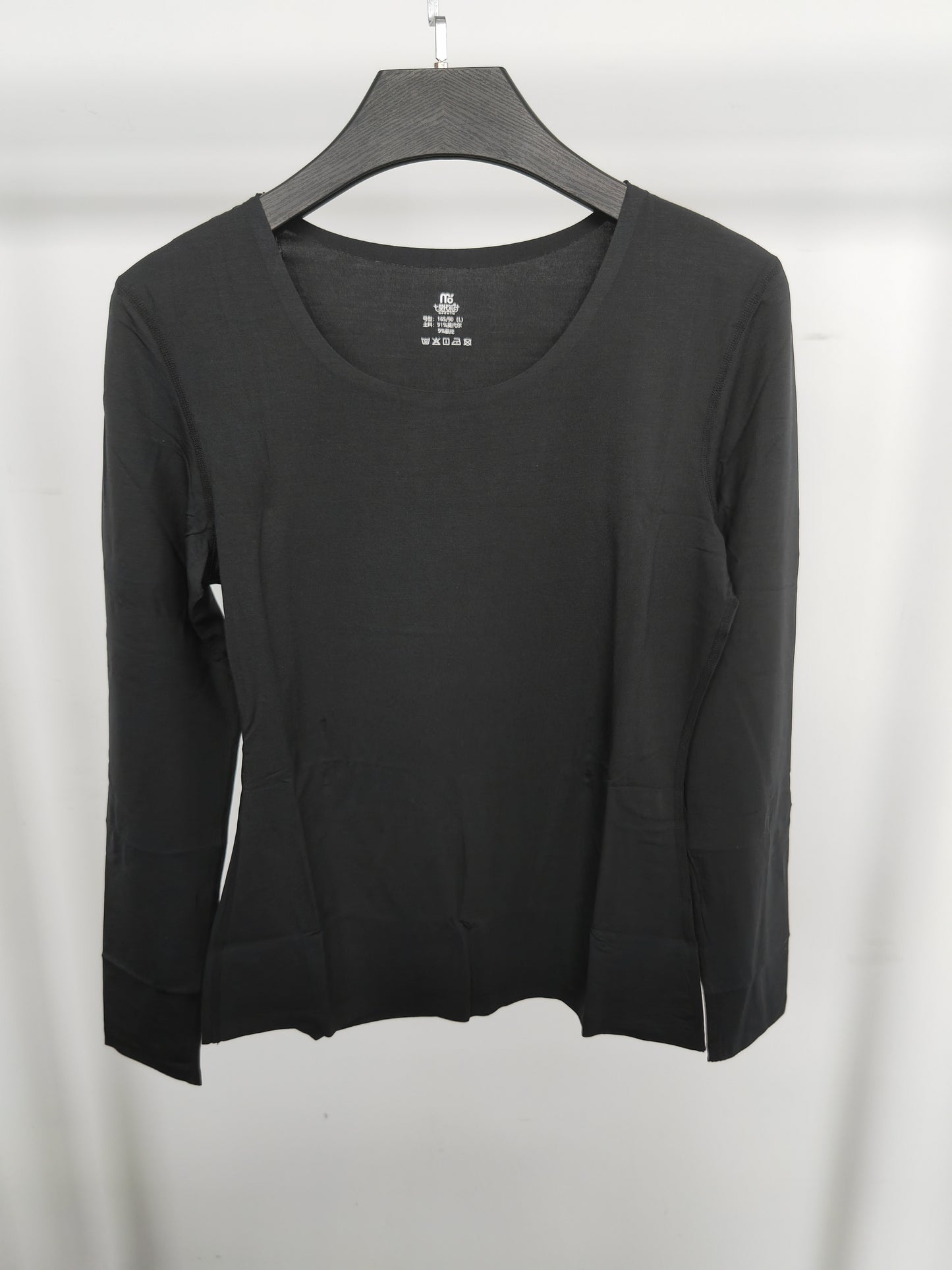 Lady's black long-sleeved modal pajama set