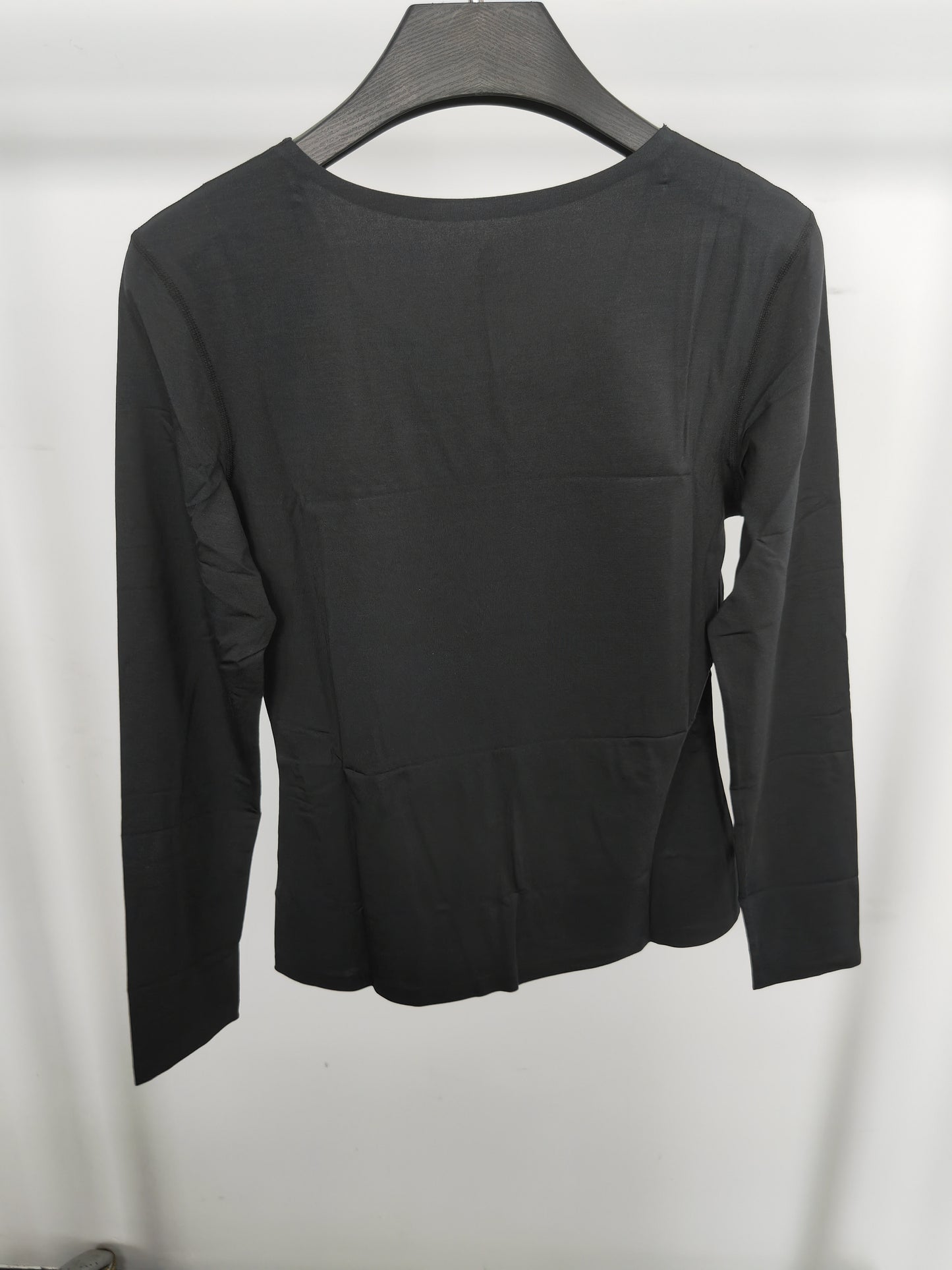 Lady's black long-sleeved modal pajama set