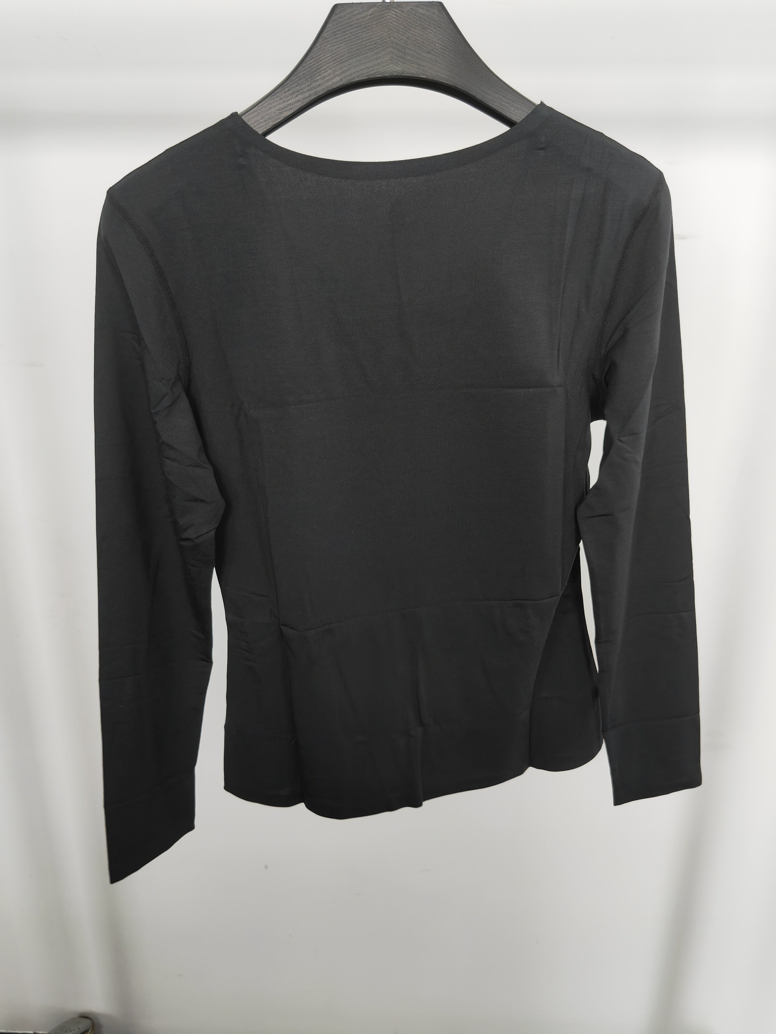 Lady's black long-sleeved modal pajama set