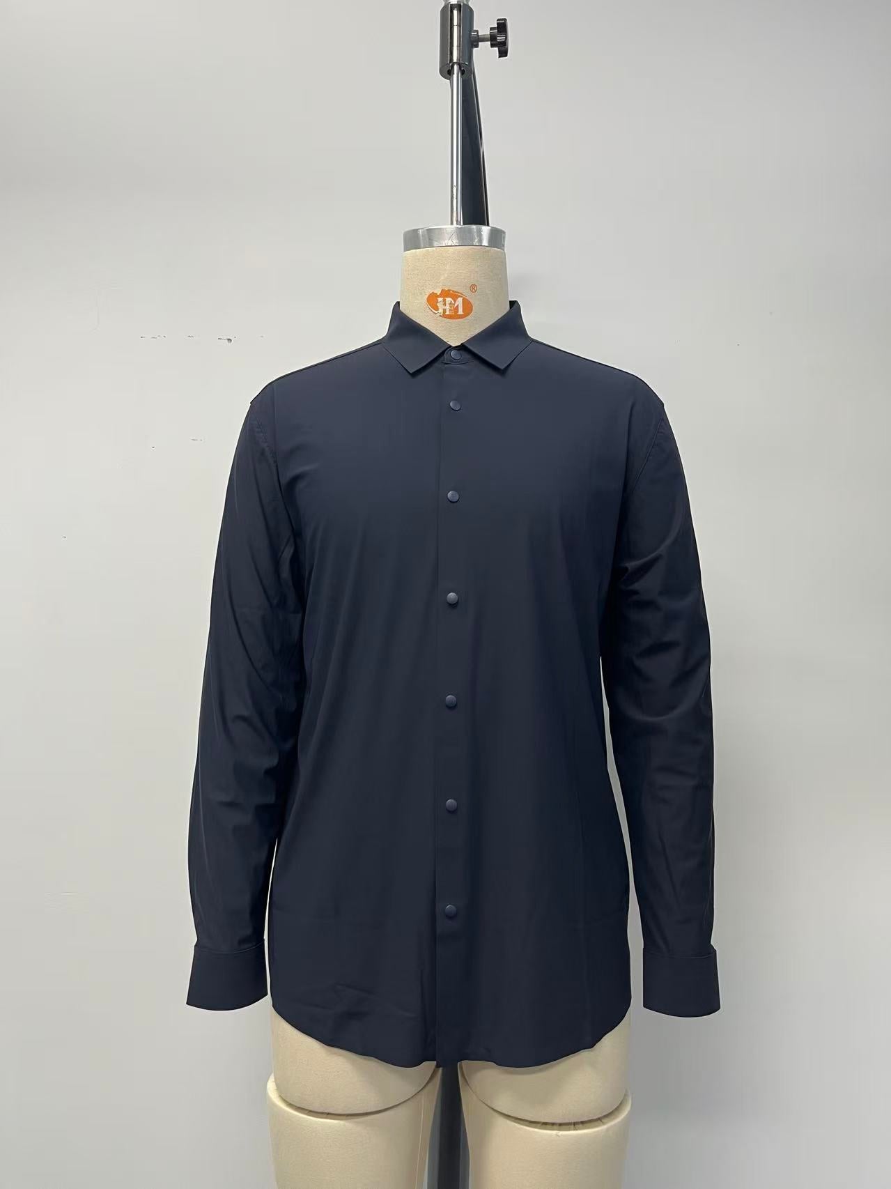 Seamless men's shirt