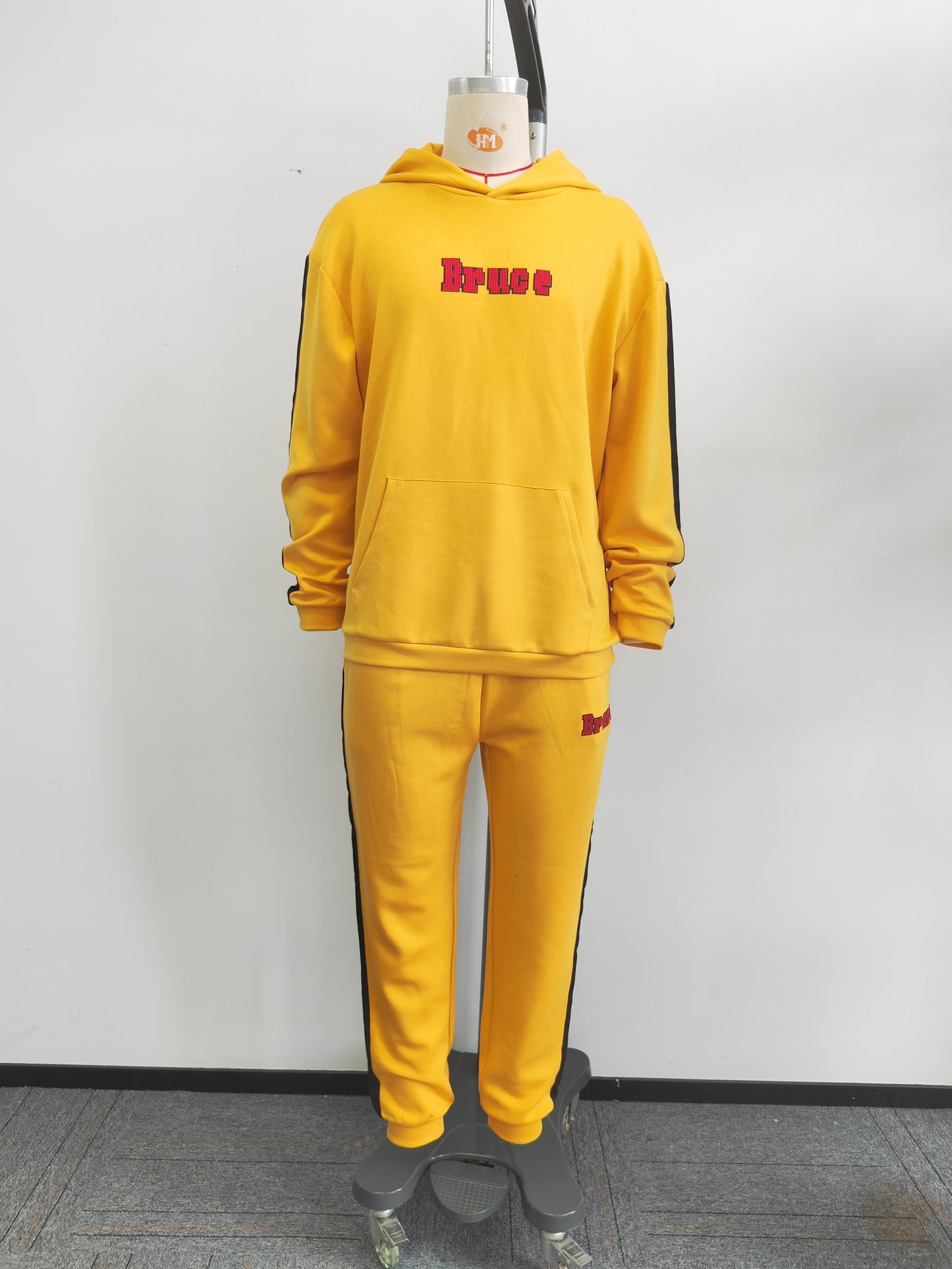 Bruce Lee’s color-coordinated men's sweatshirt and pants set with letter prints