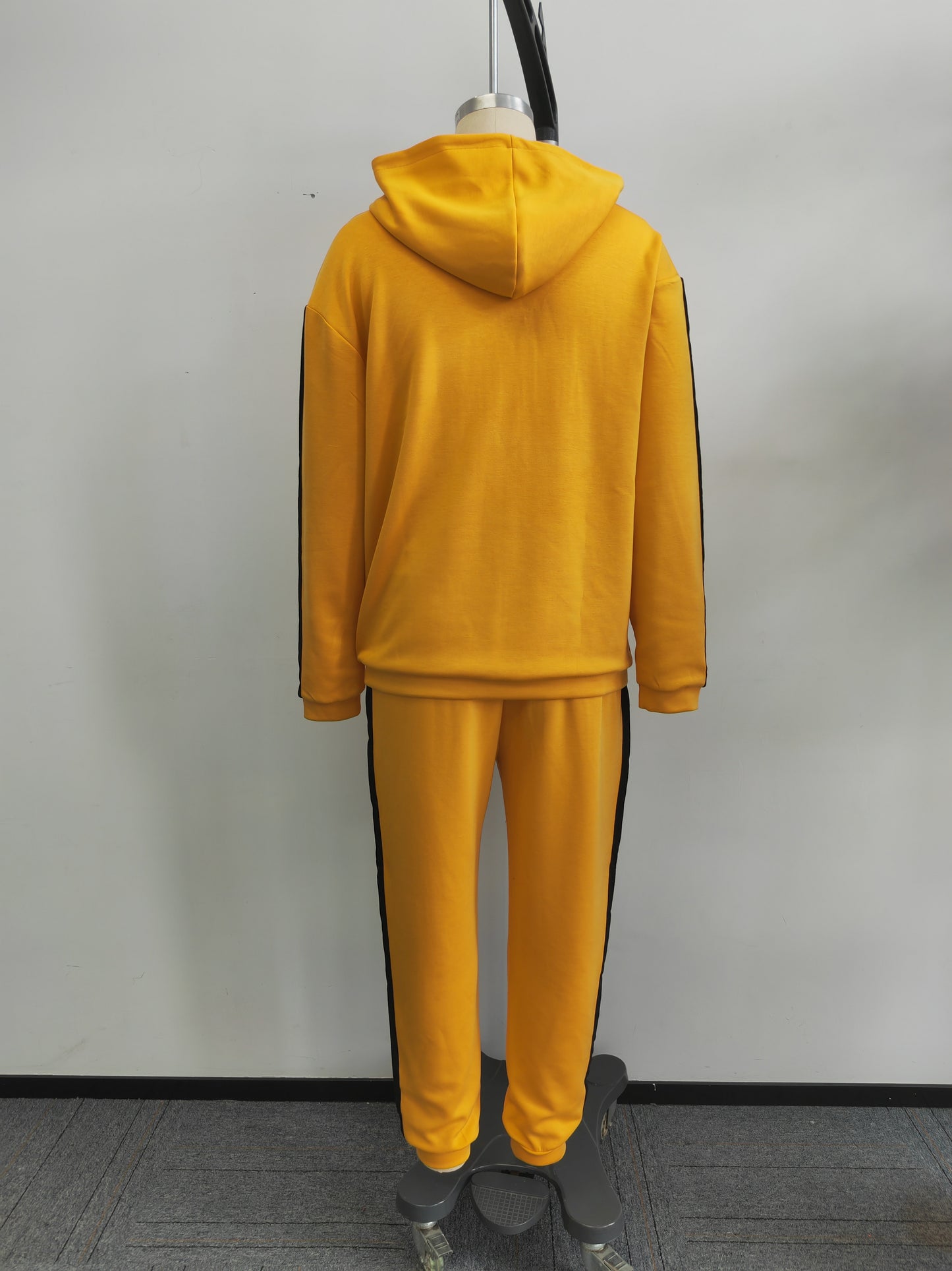 Bruce Lee’s color-coordinated men's sweatshirt and pants set with letter prints